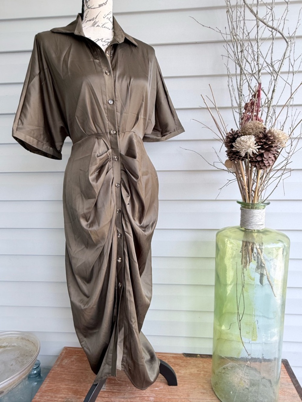 Olive Button-Front Ruched Midi Dress. Size 2X
